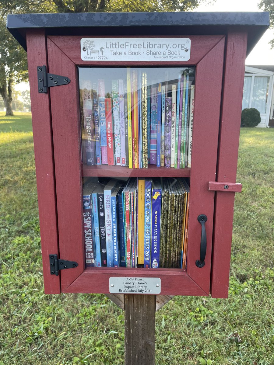LCsFreeLibrary's tweet image. Freshly filled for Fall 🍂🍁 at both locations: Hunter and Potter &amp;amp; Sharon Johnston Park. Start the season out with a book or two to read. Take a visit the Fall festival today 9am to 1pm at the park and be sure to stop by for a book at the Little Library by the playground. 
📚💜