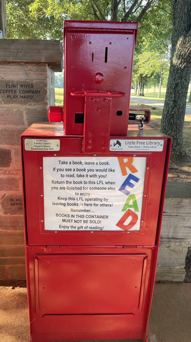LCsFreeLibrary's tweet image. Freshly filled for Fall 🍂🍁 at both locations: Hunter and Potter &amp;amp; Sharon Johnston Park. Start the season out with a book or two to read. Take a visit the Fall festival today 9am to 1pm at the park and be sure to stop by for a book at the Little Library by the playground. 
📚💜