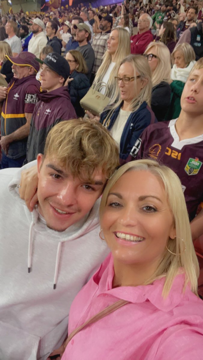 Vicky Hall tweet media