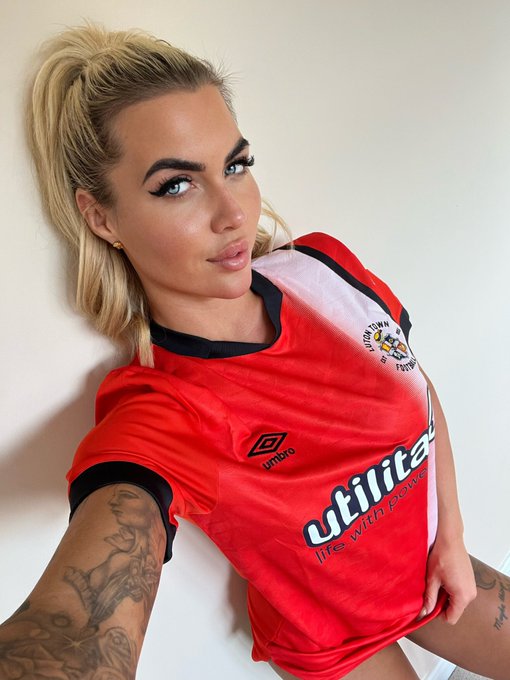 C&rsquo;Mon @LutonTown  🧡🧡🧡 https://t.co/VlyOfFRMoS<a class="tags" target="_blank" title="On Twitter" href="/?out=eyJ0eXAiOiJKV1QiLCJhbGciOiJIUzUxMiJ9.eyJpYXQiOjE3MjE1NTIwNTUsImlzcyI6InR3cG9ybnN0YXJzLmNvbSIsIm5iZiI6MTcyMTU1MjA1NSwiZXhwIjoxNzUzMDg4MDU1LCJyZWRpcmVjdF91cmwiOiJodHRwczovL3R3aXR0ZXIuY29tL0x1dG9uVG93biJ9.rsqCv3imB_-ZJhtZyplVAF0snKFOF9apC8F08ZGacePWO4-Q44NBstPZCUh_UeqVZhRi27L7ex-f9u_OiXFVCQ">@LutonTown</a>