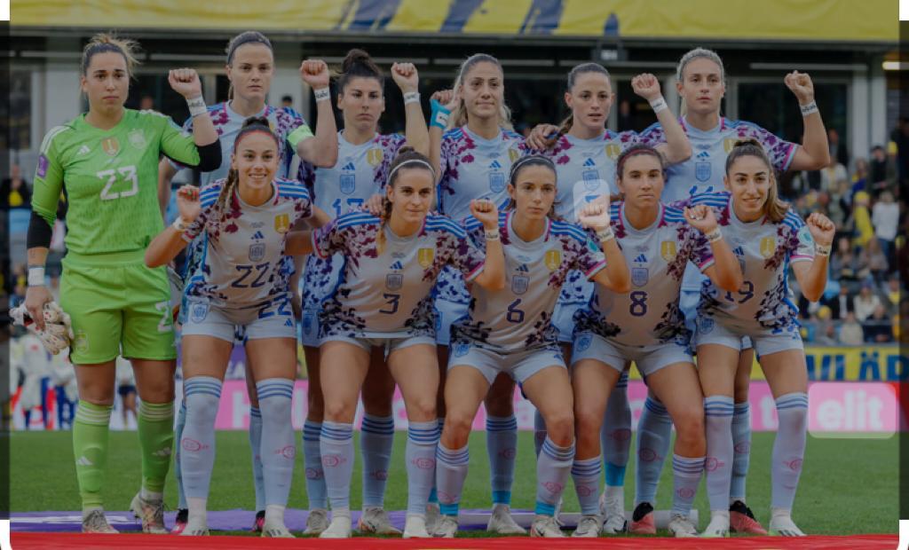 irenechiz's tweet photo. Orgullo de una no futbolera. Me han conquistado. #SeAcabo https://t.co/BiFLNC6IXT