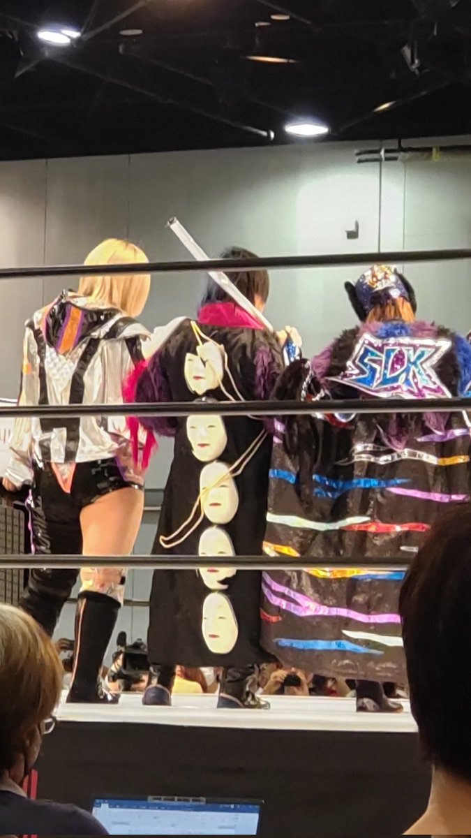 ayarimime's tweet photo. 仙台大会✨
かわいいキッちゃん🐯琉悪夏ちゃん💜🧡
かっこいいナツコさん🖤💜
場外は選手を近くで見れる
大江戸隊の最大のファンサだと
思ってしまう🥹
いつも楽しませてくれてありがとう🙇
今日も素敵でした🥹💜🖤

＃STARDOM
#OEDotai 
＃刀羅ナツコ
＃SLK
＃琉悪夏 https://t.co/pN1aXQtlYW