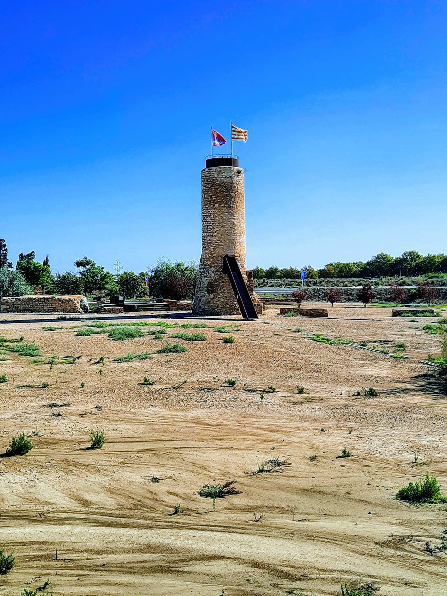 MiquelGilMartin's tweet photo. Les torres de guaita de fa segles.
#TorredelaCandela #LAldea #BaixEbre #TerresdelEbre https://t.co/dtz1CJHgQ6