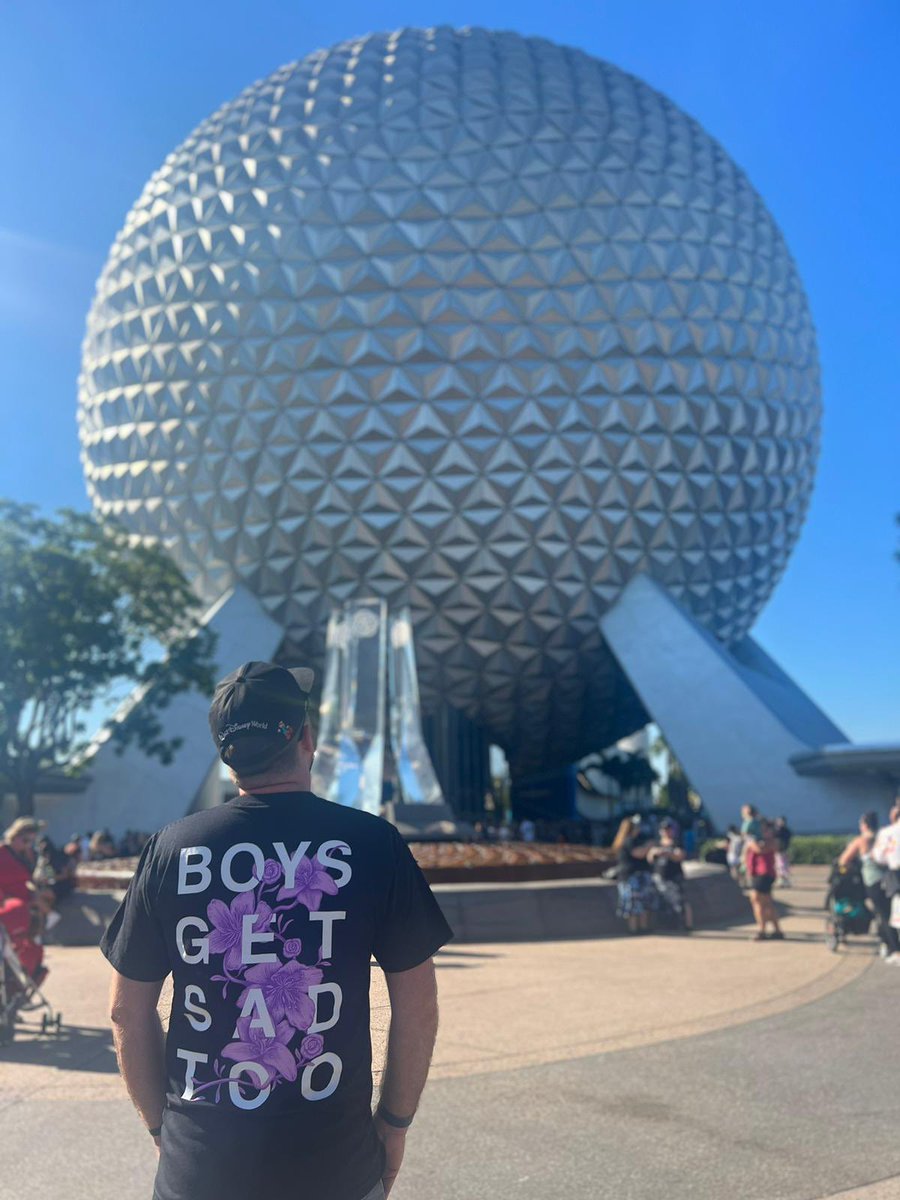 CarlWalker1984's tweet photo. Repping @BGSTSTUDIO at Epcot at @WaltDisneyWorld . Spreading the word 💚 #endthestigma #NeverStopTalking #NeverStopSharing #mentalhealthawareness https://t.co/jnfxp9eHcC