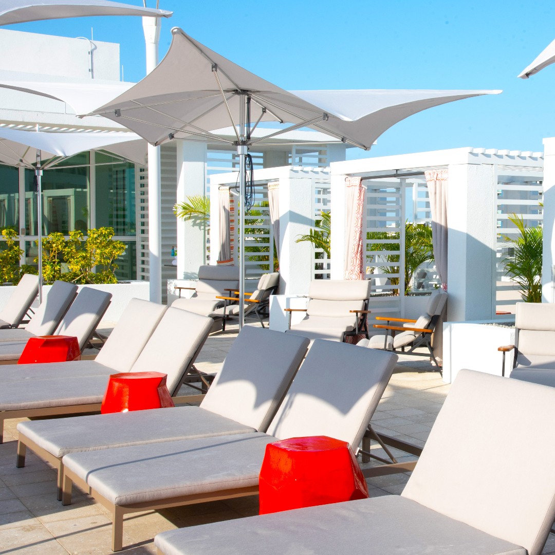 Happy first day of Fall!

Summer might be officially over, but Sarasota's sun still shines bright! 

Book your ResortPass: ow.ly/x9qO50PIlhB

#ArtOvationHotel #ResortPass #Sarasota  #EndlessSummer