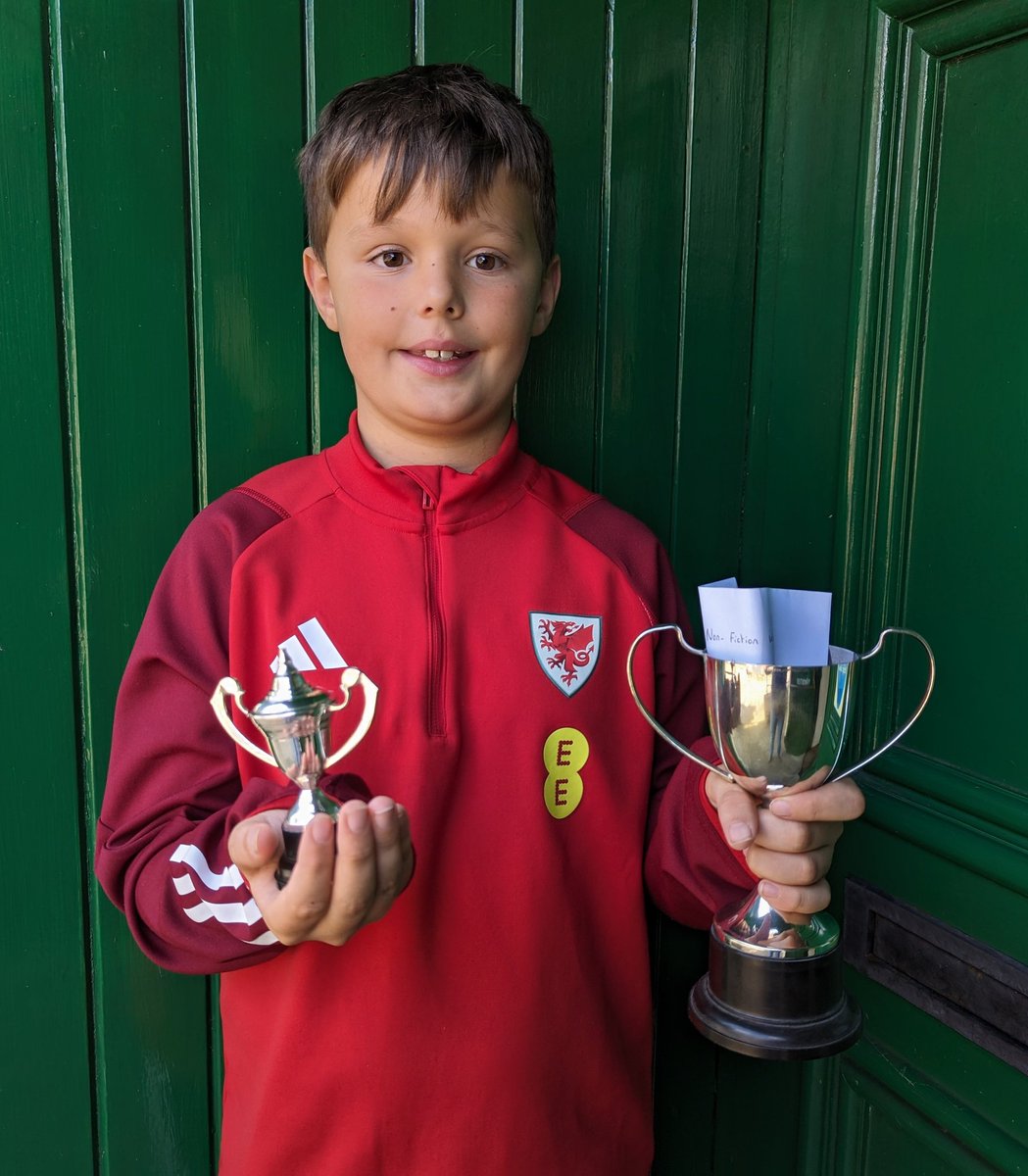 Mwy o ddigwyddiadau ac ennillwyr yr adran leol yn Eisteddfod Llanwrtyd 2023. Diolch am gefnogi a llongyfarchiadau 👍🥇🥉🥈🎶

More of the events and winners of the local sector at Llanwrtyd Eisteddfod 2023. Thank you all for supporting and congratulations 🎶🥇🥉🥈🎵