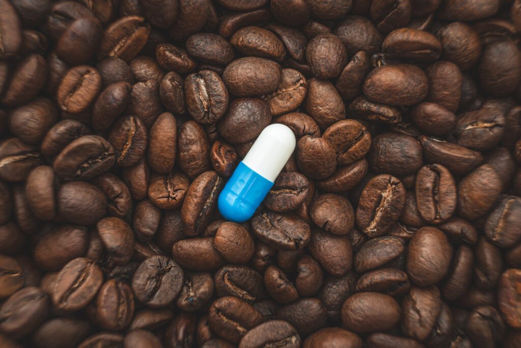 johnnyxbrown's tweet photo. 90% of adults in the world consume caffeine.

But most don’t know how to maximize its benefits.

Here is how to use it without abusing it (backed by science): https://t.co/tFu9fMJvVb