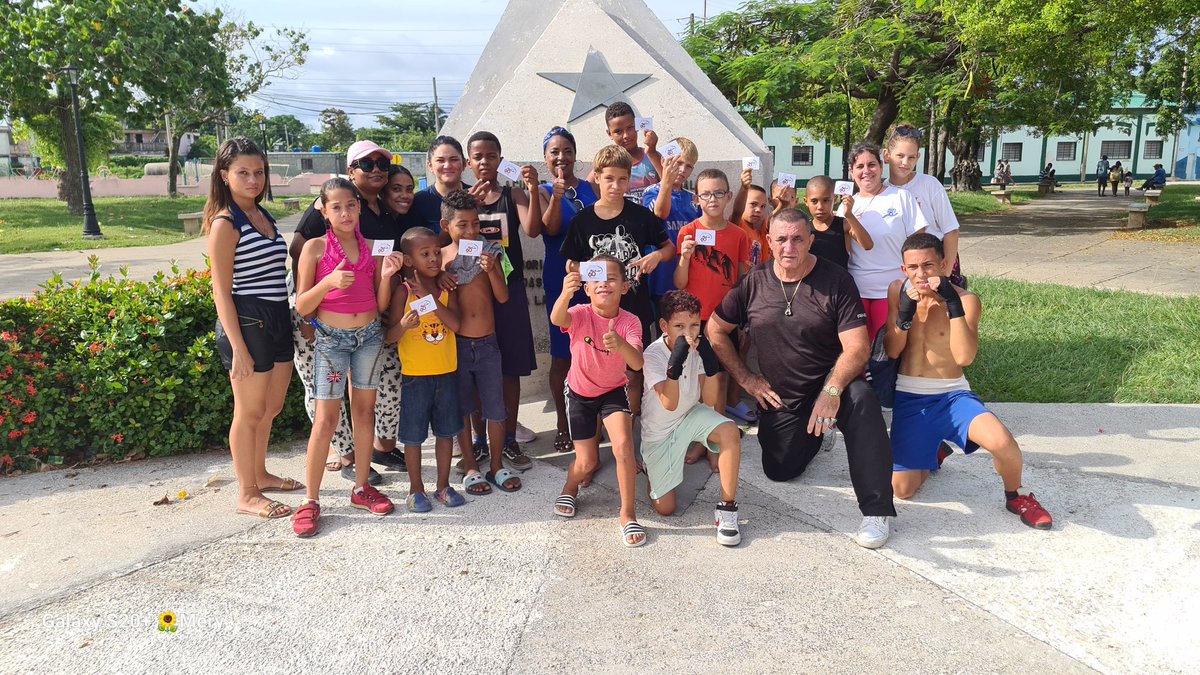 Yaritza47316778's tweet photo. Como cada 3er sábado llegaron jóvenes del Destacamento #60AduanaSocialista de la #AduanaCienfuegos al Consejo Popular Reina para a través de diferentes juegos deportivos intercambiar con los niños de la comunidad.
#JuventudAduanera
#AduanaenlaComunidad
#AduanadeCuba https://t.co/3aVvzAAsPq