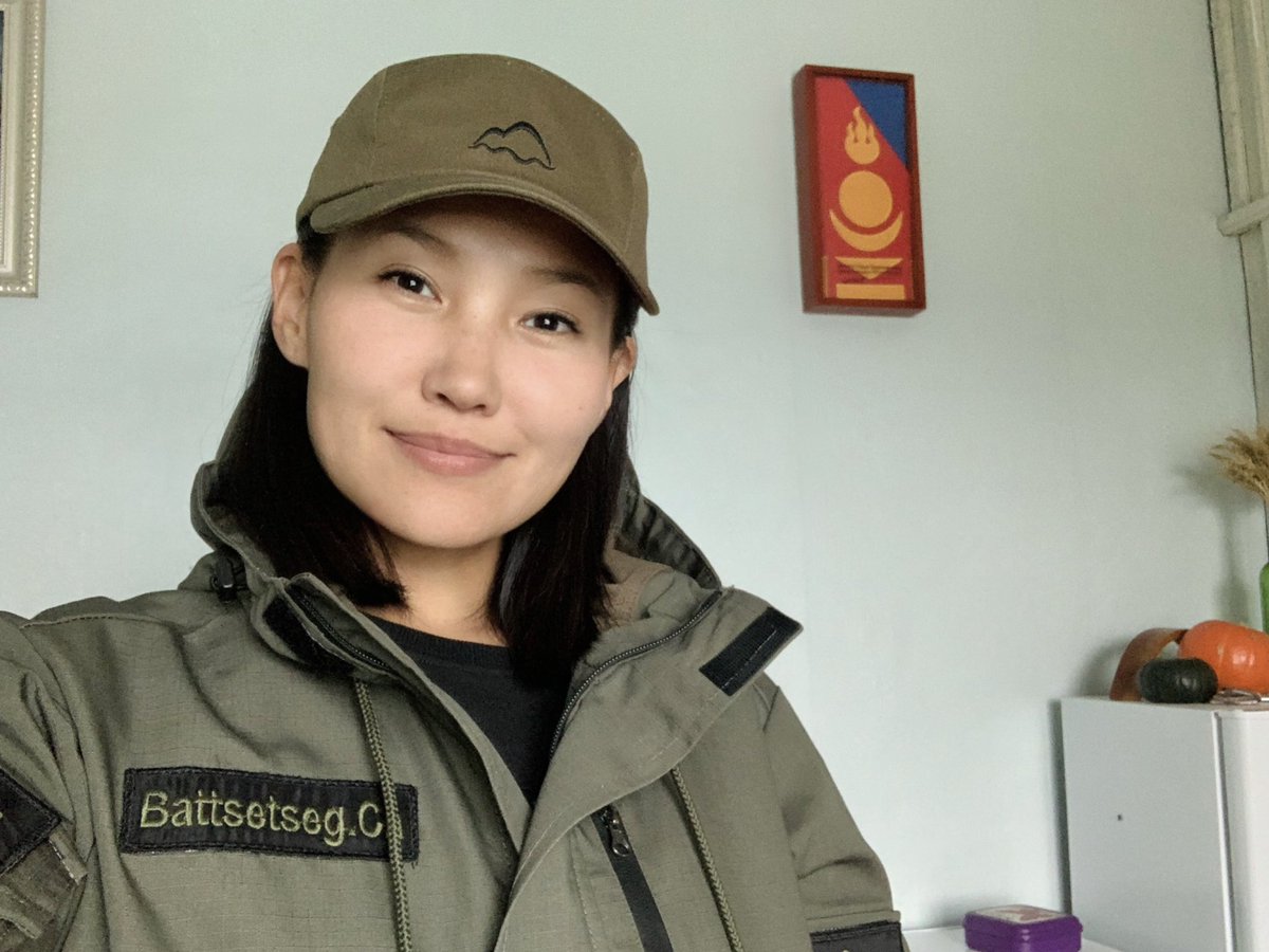 Миний аав “тэтгэвэртээ гараад уулын мухарт жижигхэн байшин бариад, ээжид саалийн үнээ авч өгөөд, өөрөө #ойн_цагдаа болно" гэж мөрөөддөг байв.

Аавынхаа мөрөөдлийг биелүүлж #байгаль_хамгаалагч болохоор нутгийн залуустай нэгдлээ.

Байгаль хамгаалах ажлыг хэн дуртай нь хийж #болно.