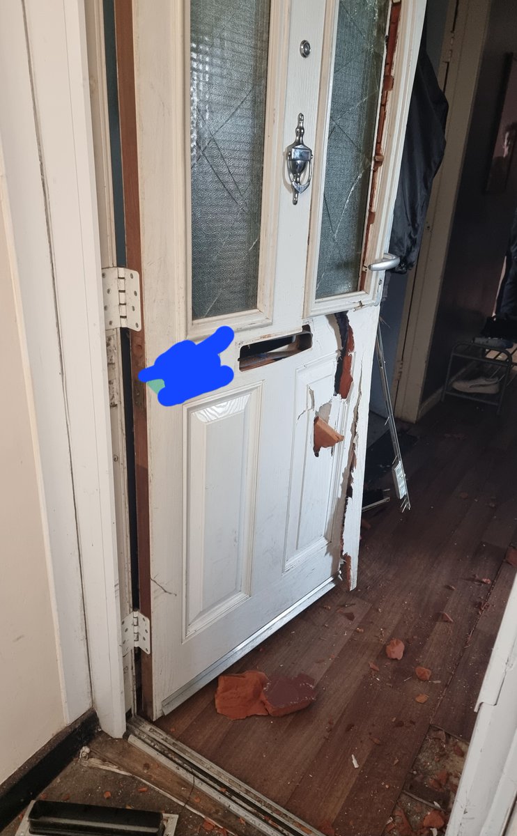 Enfield Lock Police tweet media