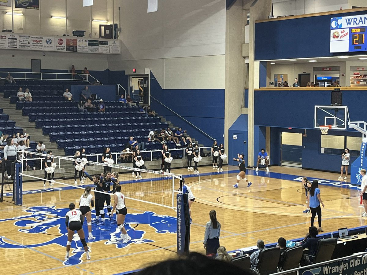 AutumnZ66575753's tweet image. Supporting OC Volleyball today post-car show! #OCXchange @Naomi_OC_Psyc @OCJoeJohnson @akarraoc