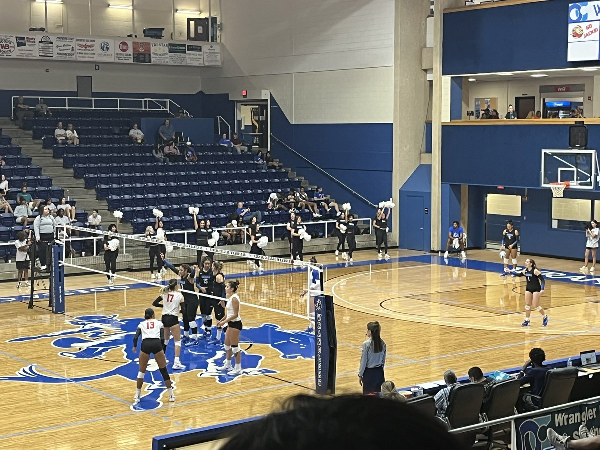 AutumnZ66575753's tweet image. Supporting OC Volleyball today post-car show! #OCXchange @Naomi_OC_Psyc @OCJoeJohnson @akarraoc