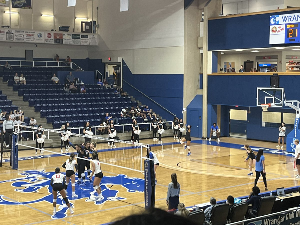 AutumnZ66575753's tweet image. Supporting OC Volleyball today post-car show! #OCXchange @Naomi_OC_Psyc @OCJoeJohnson @akarraoc