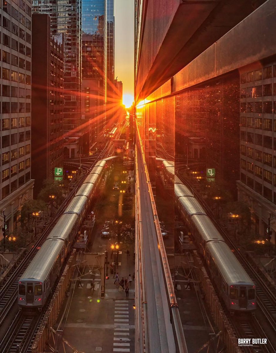 chiarchitecture's tweet image. It's a Chicago photographer's favorite time of the year! 🤩  Chicagohenge is in full effect. Check out this beautiful composition from CAC friend, Barry Butler.  @barrybutler9  
secretchicago.com/chicagohenge/