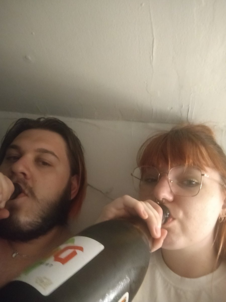 90Bloup's tweet photo. La petite sœur de la petite sœur de celle de ce midi, en se disant qu'on fête un match que l'on n'a pas vu https://t.co/2hJXH0F0Cg
