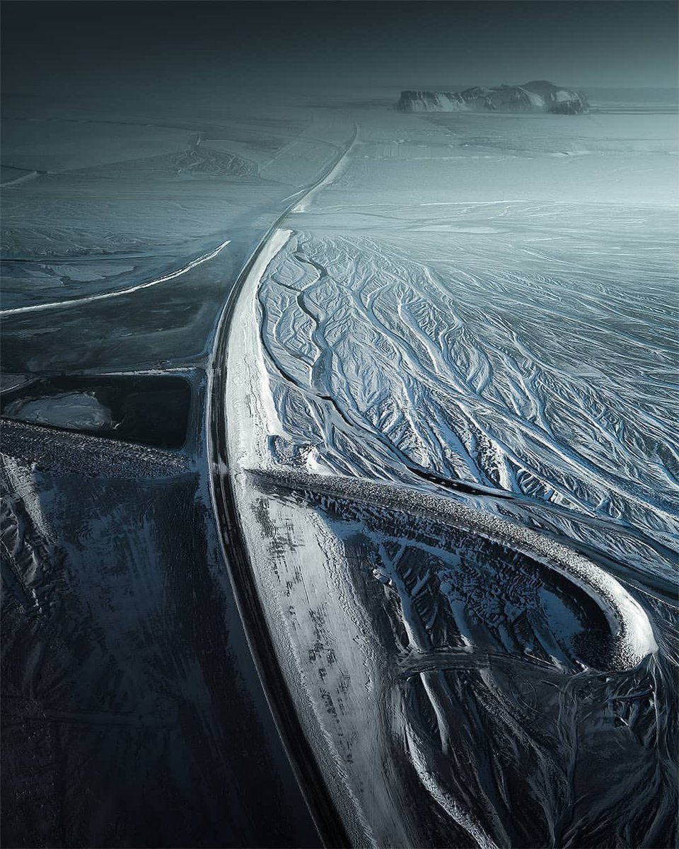 Icelandic winter road trip ☁️❄️

#Iceland