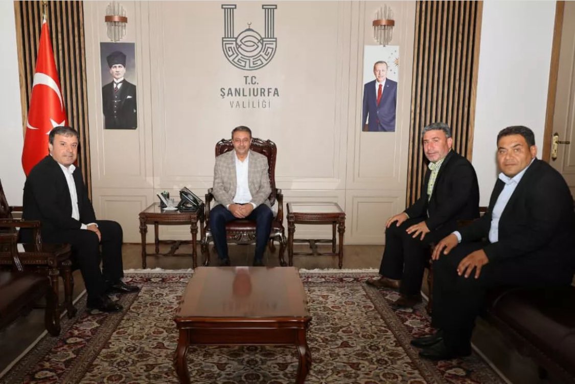 Şanlıurfa Bahçelievler Mahalle Muhtarı <a href="/Muhtarkarada1/">Mehmet Karadaş</a> ,  Şanlıurfa Taksiciler Dernek Başkanlığı Yardımcısı <a href="/BlentKabak4/">Bülent  Kabak</a> İle birlikte Şanlıurfa Valisi Sayın <a href="/hasansildak/">Hasan ŞILDAK</a> ’ı Makamında Ziyarette Bulunduk.