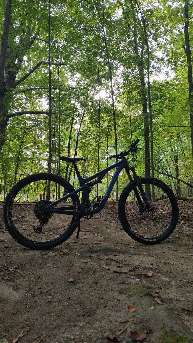 JonahDiPasquale's tweet photo. Weekends were made for singletrack, drops, and jumplines.
@smithoptics @Pivot_CyclesUSA @tomsprobike @TomsProBikes @lonzi15 #tomsprobike #bikesofx #ridelife #singletrack #mountainbike #mountsinbikepic #tryonpark #enduro #WeekendVibes #CyclingForHealth #cycling #bike https://t.co/CeIbY0eWQI