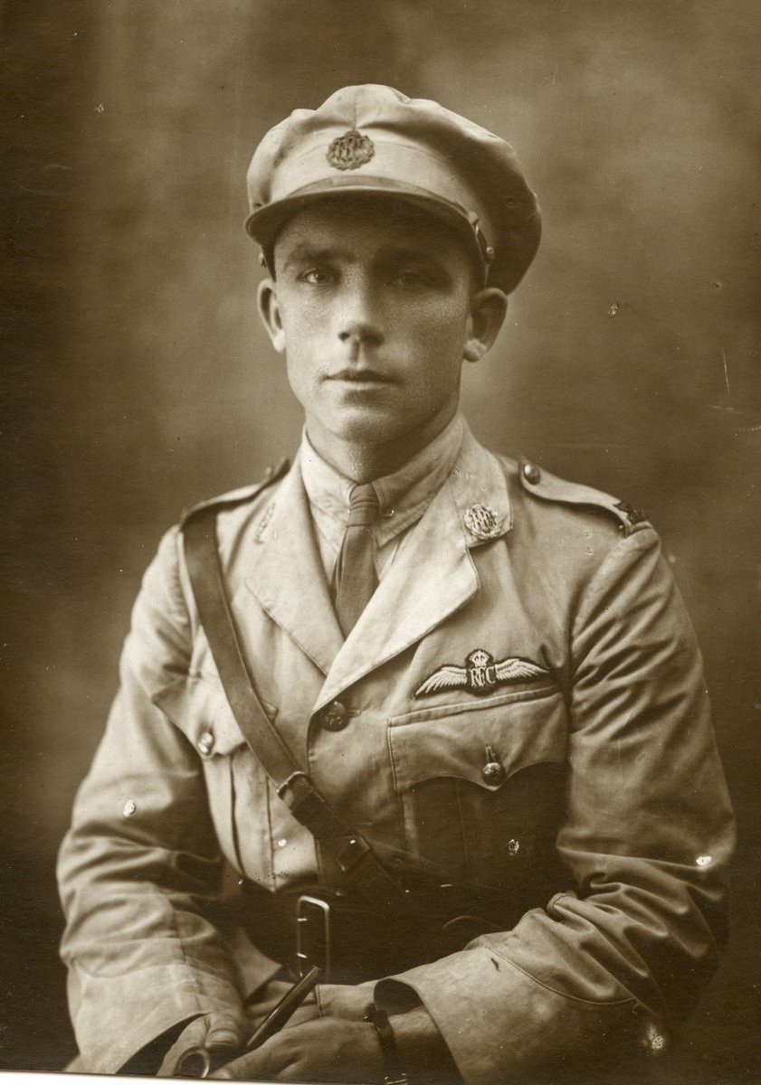 CanMilPostcards's tweet photo. A Pilot of the Royal Flying Corps assigned to the Italian Front, circa 1918. @RoyalAirForce #WWI #FWW #postcard https://t.co/CLafE92w03