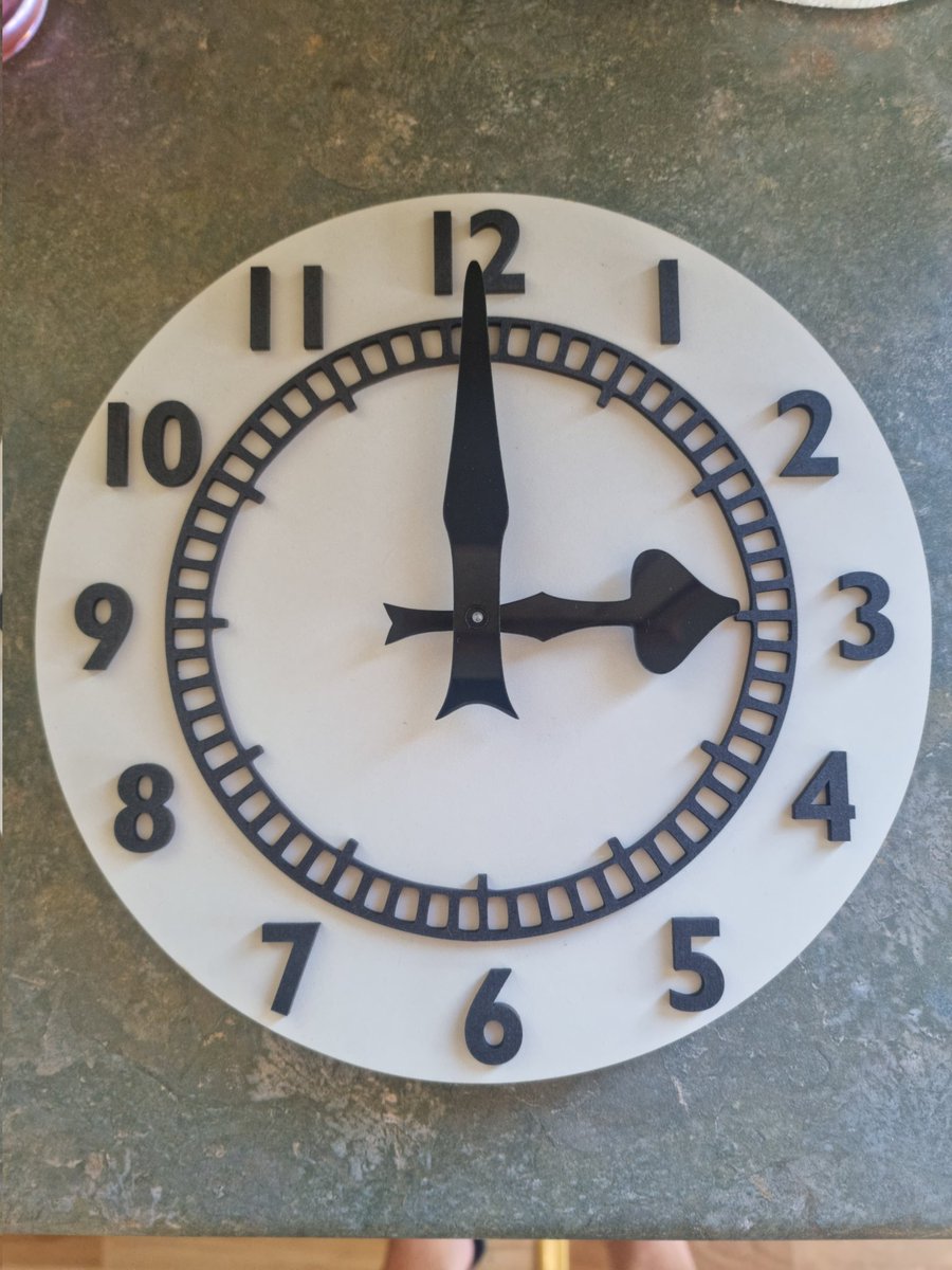 sliney66's tweet photo. 🚨 ⚠️ COMPETITION TIME ⚠️ 🚨 
WIN A CLOCK END CLOCK WHEN WE BEAT THE SCUM TOMORROW..JUST LIKE FOLLOW AND RETWEET TO ENTER. 2 DIFDERENT TYPES OF CLOCK ONLY £30 EACH. https://t.co/i6SqWXCBw2 
#ARSTOT #COYG #Arsenal #AFC #Gunners #gooners #FOYS #CLOCKEND #NorthLondonDerby https://t.co/zjU1JbTMyt