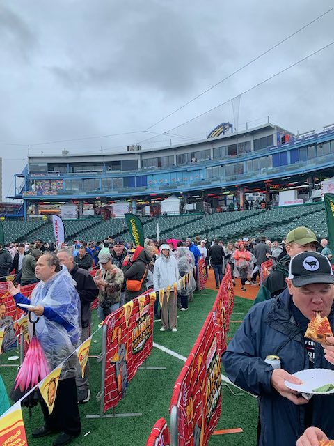 SpacGuru's tweet photo. Rainy but happening right now #OneBiteFest @stoolpresidente 
#Brooklyn #Pizza 3-5 minutes wait per stall. Had prepaid parking but parked somewhere else. @OneBiteFest who’s here?
#Small bite sized slices. Good for tastes. #Ophelia is here. #OneBite https://t.co/H5A06QmzUD
