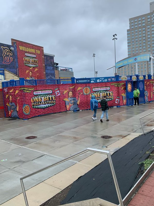 SpacGuru's tweet photo. Rainy but happening right now #OneBiteFest @stoolpresidente 
#Brooklyn #Pizza 3-5 minutes wait per stall. Had prepaid parking but parked somewhere else. @OneBiteFest who’s here?
#Small bite sized slices. Good for tastes. #Ophelia is here. #OneBite https://t.co/H5A06QmzUD