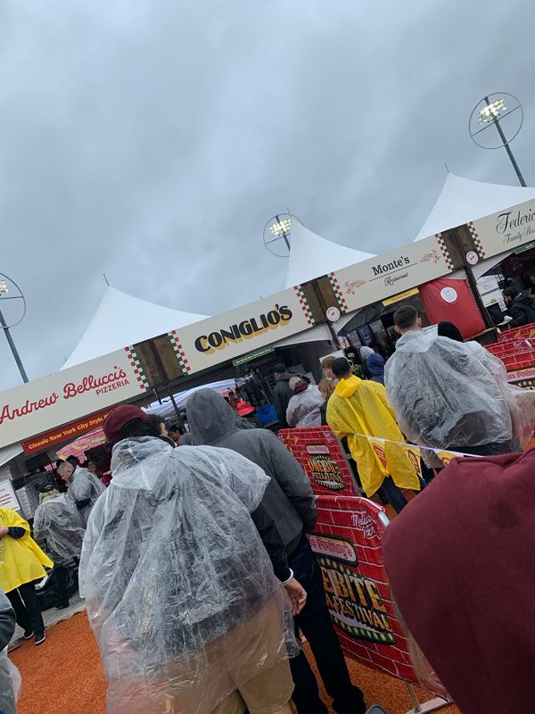 SpacGuru's tweet photo. Rainy but happening right now #OneBiteFest @stoolpresidente 
#Brooklyn #Pizza 3-5 minutes wait per stall. Had prepaid parking but parked somewhere else. @OneBiteFest who’s here?
#Small bite sized slices. Good for tastes. #Ophelia is here. #OneBite https://t.co/H5A06QmzUD