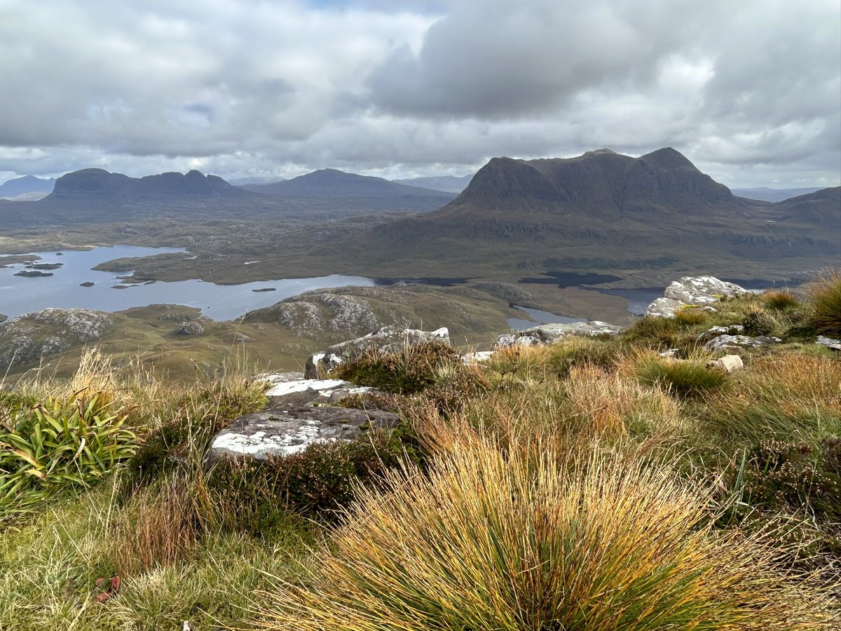 Northlakesuk's tweet image. Another cracking day on the tour of Scotland in the campervan a great walk up Stac Pollaidh with outstanding views followed by a mooch around Ullapool then bumped into fellow campervans who I fixed a problem in their van the other day 👍 #vanlife #stacpollaidh