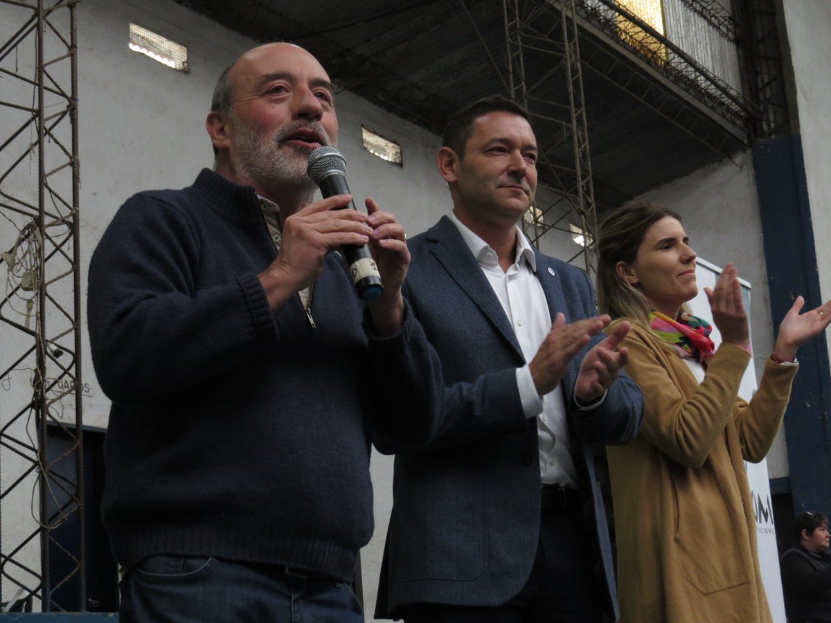 mmpcurutchet's tweet photo. ¡1000 vecinos y vecinas de Marcos Paz tienen su tablet!

Junto a @MartinezArielM, @marinadorotea y @Juli_Strada entregamos los primeros mil dispositivos del programa #ConectandoConVos del ENACOM y ahora vamos por mil más. https://t.co/4rMykgR1Dv