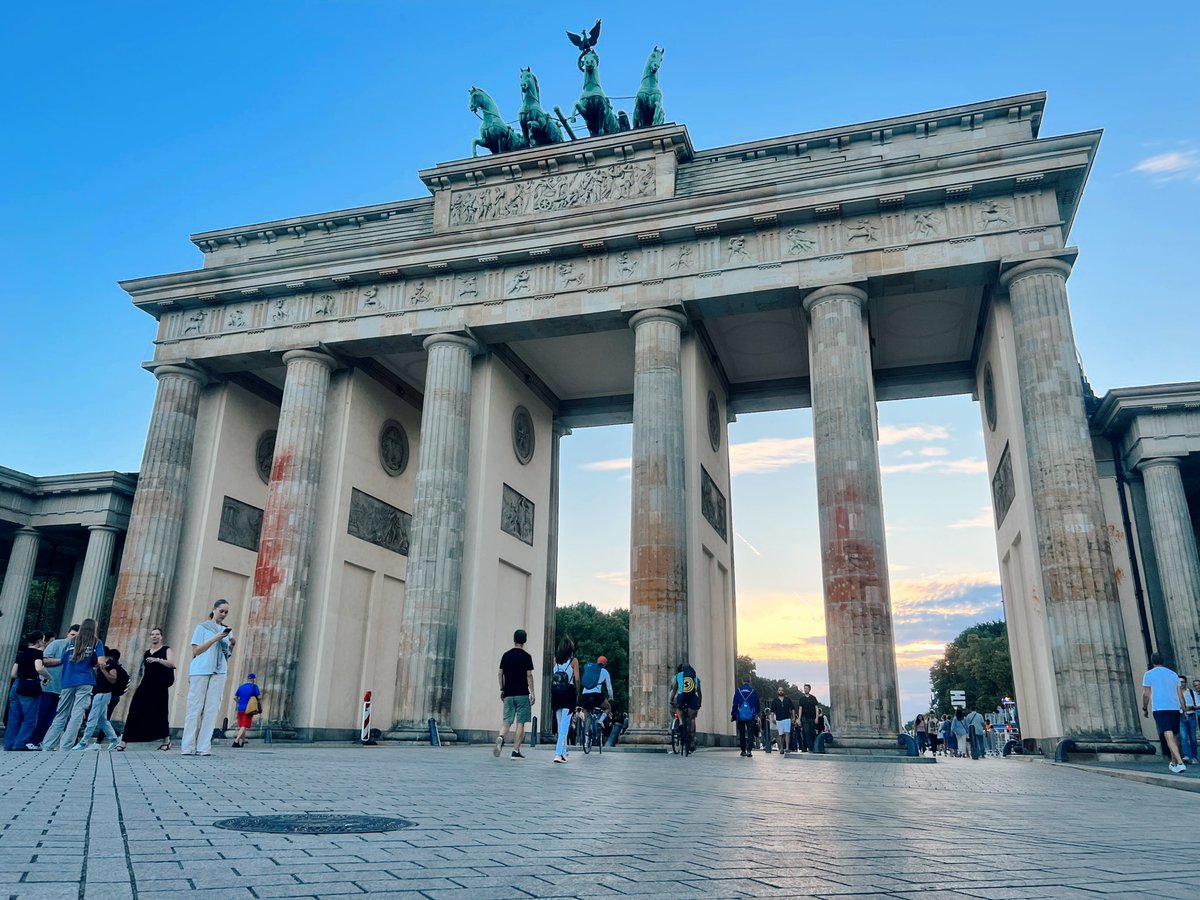 bostonmarathon's tweet image. Wishing the best of luck to everyone participating in tomorrow’s @BerlinMarathon!🤩👏💙💛