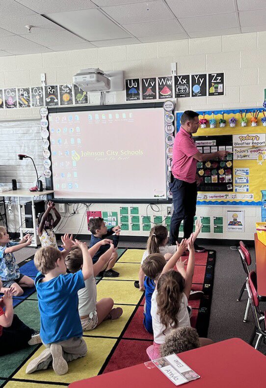 Rebecca Saunders (@mvsaundersprek) on Twitter photo We were so excited to have Mr. Murphy as our guest meteorologist Friday!! Happy Fun Friday from PreK. <a href="/MountainViewJCS/">Mountain View Elem</a> <a href="/sydismama/">Jessica Laws</a> <a href="/jcityTNschools/">JohnsonCitySchools</a> We were so excited to have Mr. Murphy as our guest meteorologist Friday!! Happy Fun Friday from PreK. <a href="/MountainViewJCS/">Mountain View Elem</a> <a href="/sydismama/">Jessica Laws</a> <a href="/jcityTNschools/">JohnsonCitySchools</a>