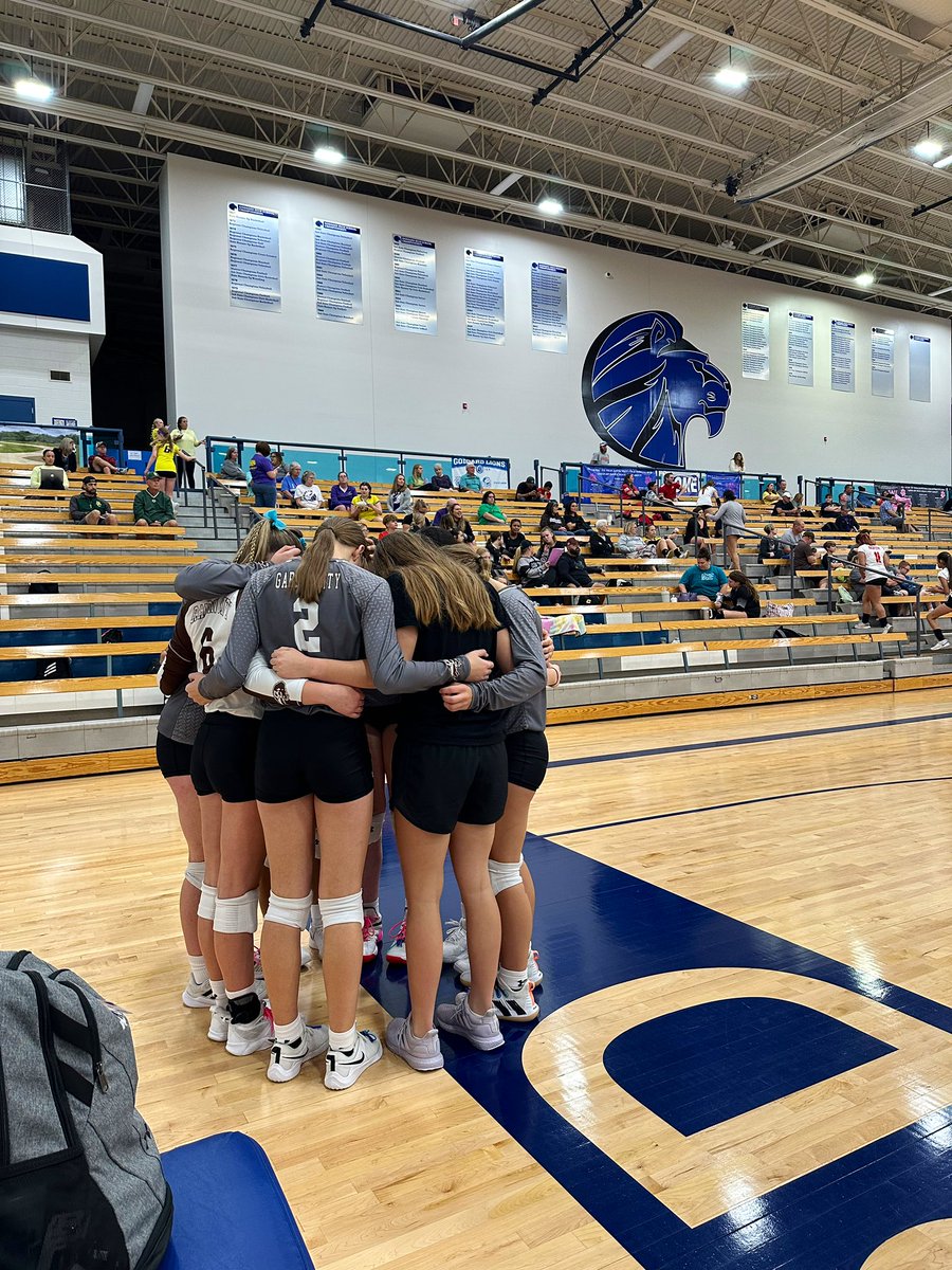 Results from Goddard (C): 

Bishop Carroll def 25-17, 25-10
GC def Valley Center 25-19, 25-15
GC def Campus 18-25, 25-21, 15-17

C Team finish the day 2-1 and move to 14-6 on the year! 

⚡️⛈️🦬 #1Herd #ThroughTheStorm