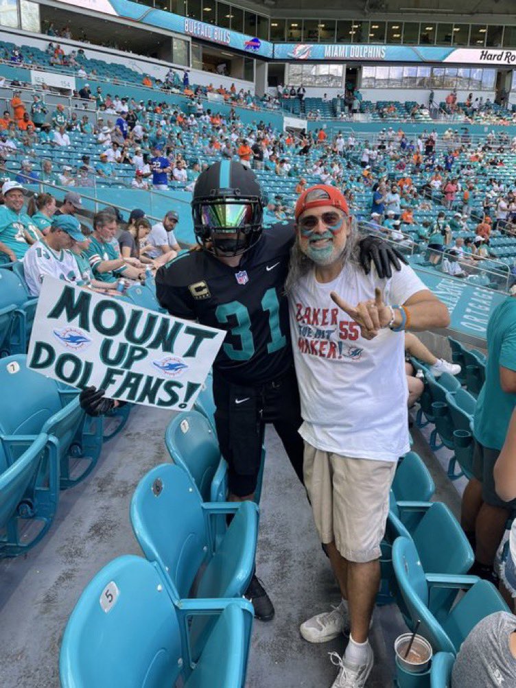 RegulatorWaldo's tweet photo. If you’re coming to the game, please come up and say hi 👋🏼. Love seeing familiar faces, meeting new fans, hearing your stories and sharing our passion ❤️ for the Dolphins together! See you out there! #MountUp 🫡 https://t.co/op1g9gbGFy