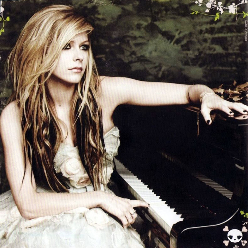 _avriluniverse tweet picture