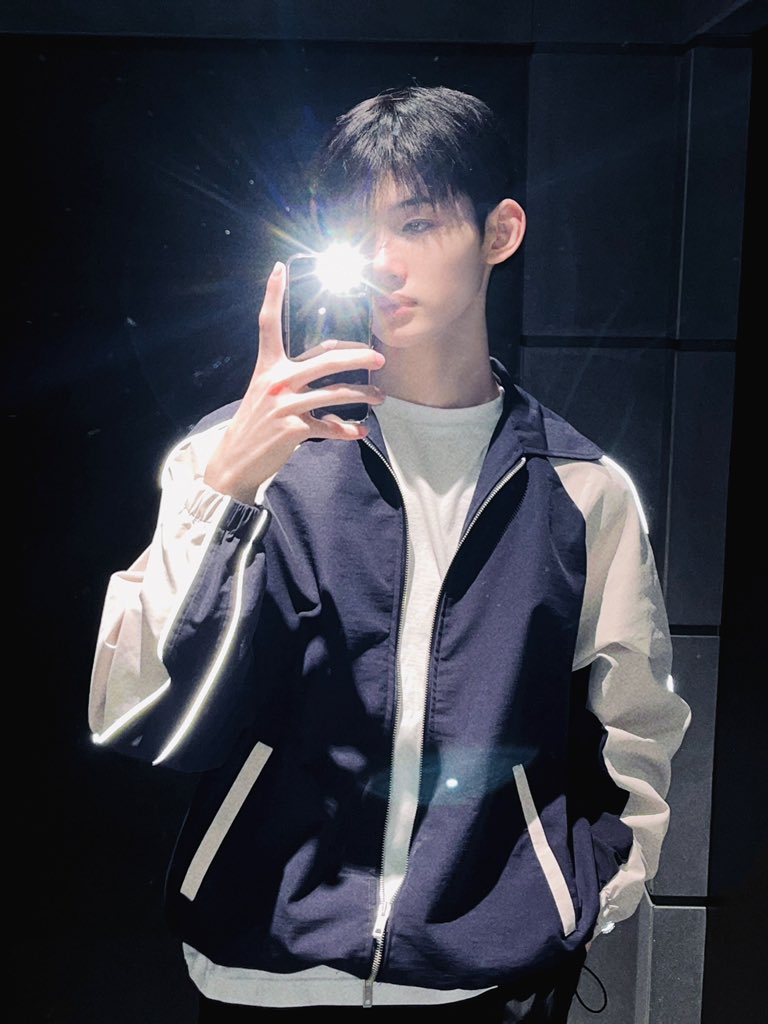 myasakurajo's tweet photo. 230803 트위터 #죠 상의 정보

슬로우 레코드 
하우스 파이핑 라인 나일론 자켓_네이비
🔗https://t.co/P3fxQhj29J

#JO 앤팀 죠민수 밥민수 손민수 의상 착장 정보 옷장 https://t.co/BBq02lpcd7