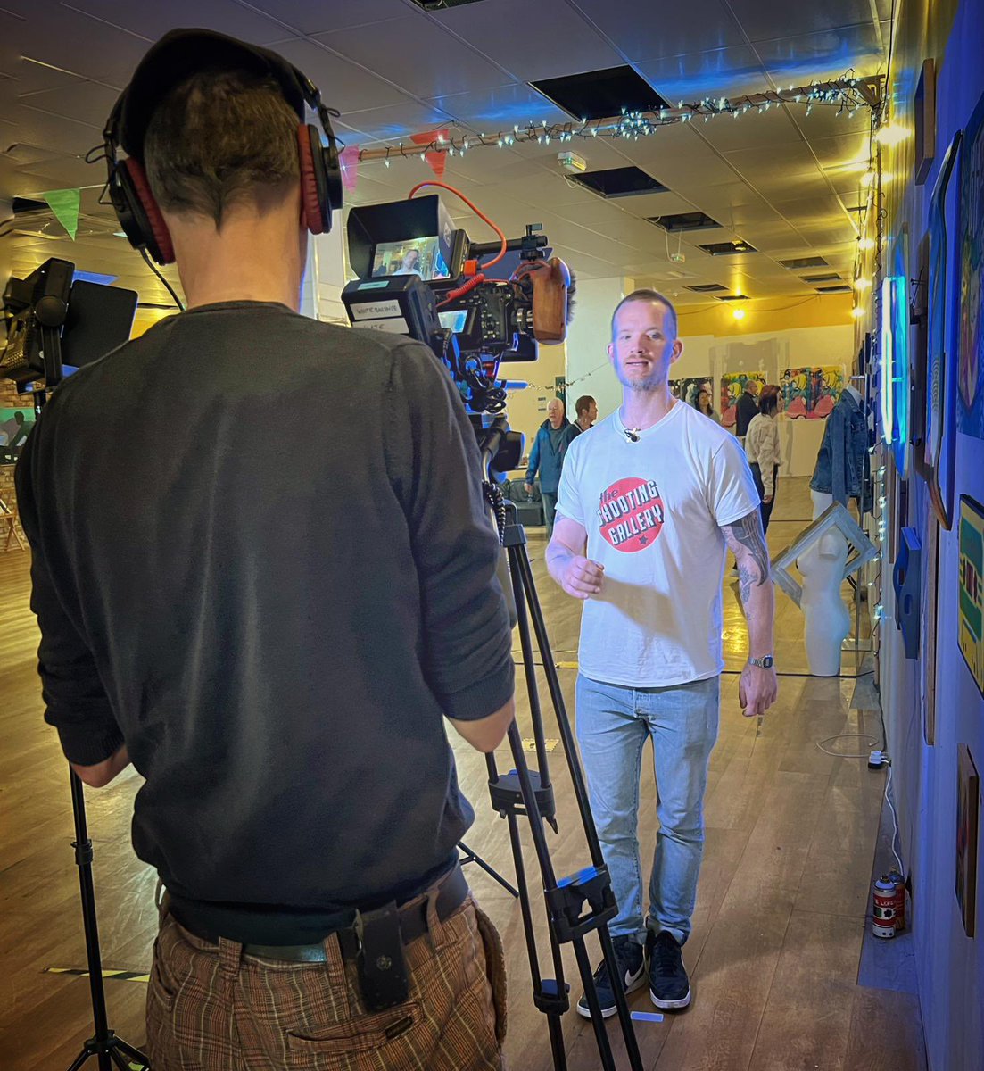 Today we were at Shooting Gallery with <a href="/luciddreamphoto/">Lucid Dream Pictures</a> filming interviews with organisers and artists. 
Last day tomorrow Sun 24th Sept to catch this wonderful exhibition. 
#hitchincreative #hitchin #hitchintown

<a href="/PKBRUCE_ART/">Phil Bruce</a> 
<a href="/cassiathomas/">cassia thomas</a> 
<a href="/deanharmer/">dean harmer</a>
<a href="/Danny_D_Pearson/">Danny Pearson •°○ 🛸</a>