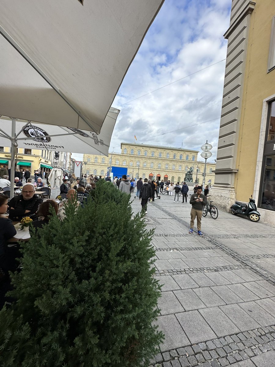 CilliogluAsim's tweet image. Avrupalılara çay içmesini öğretirsek bizim çay bize yetmez!😉
@TurkiyeninCayi #portofrize 
#portofrizeport #munih #munchen