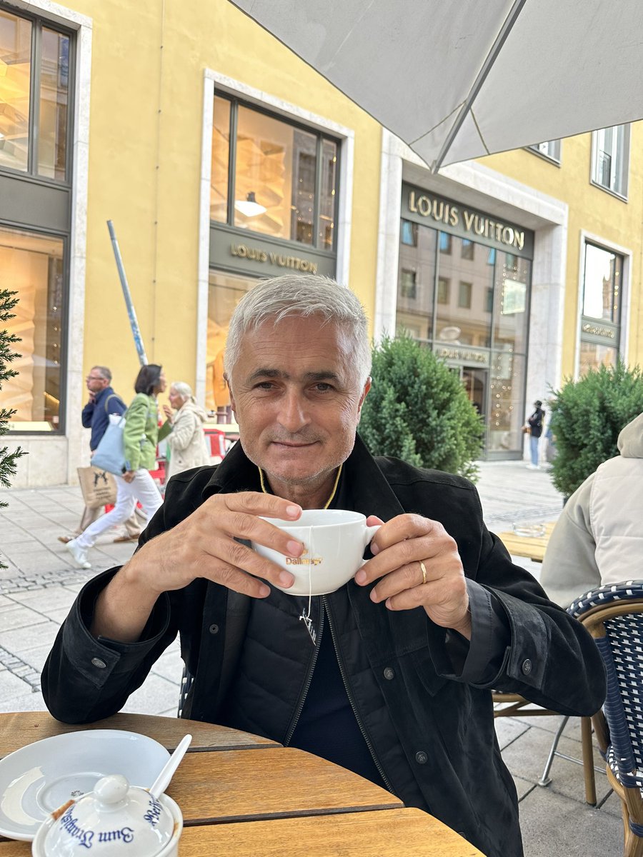 CilliogluAsim's tweet image. Avrupalılara çay içmesini öğretirsek bizim çay bize yetmez!😉
@TurkiyeninCayi #portofrize 
#portofrizeport #munih #munchen