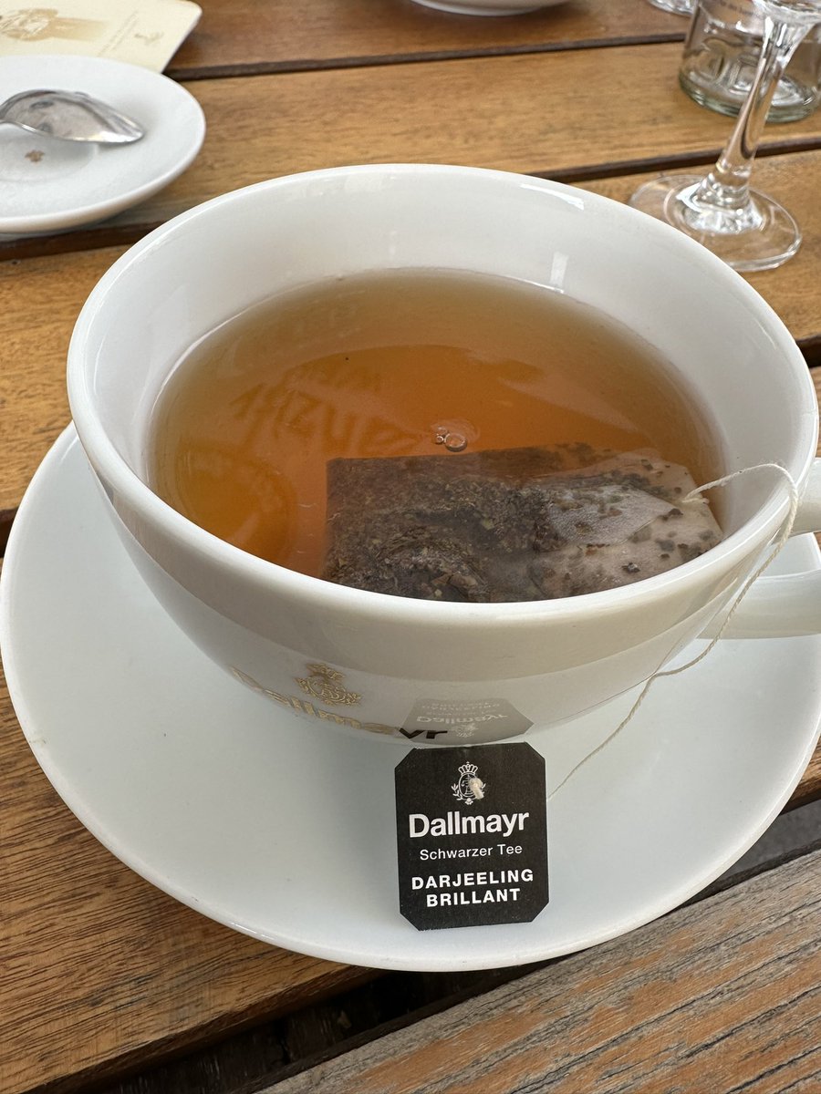 CilliogluAsim's tweet image. Avrupalılara çay içmesini öğretirsek bizim çay bize yetmez!😉
@TurkiyeninCayi #portofrize 
#portofrizeport #munih #munchen