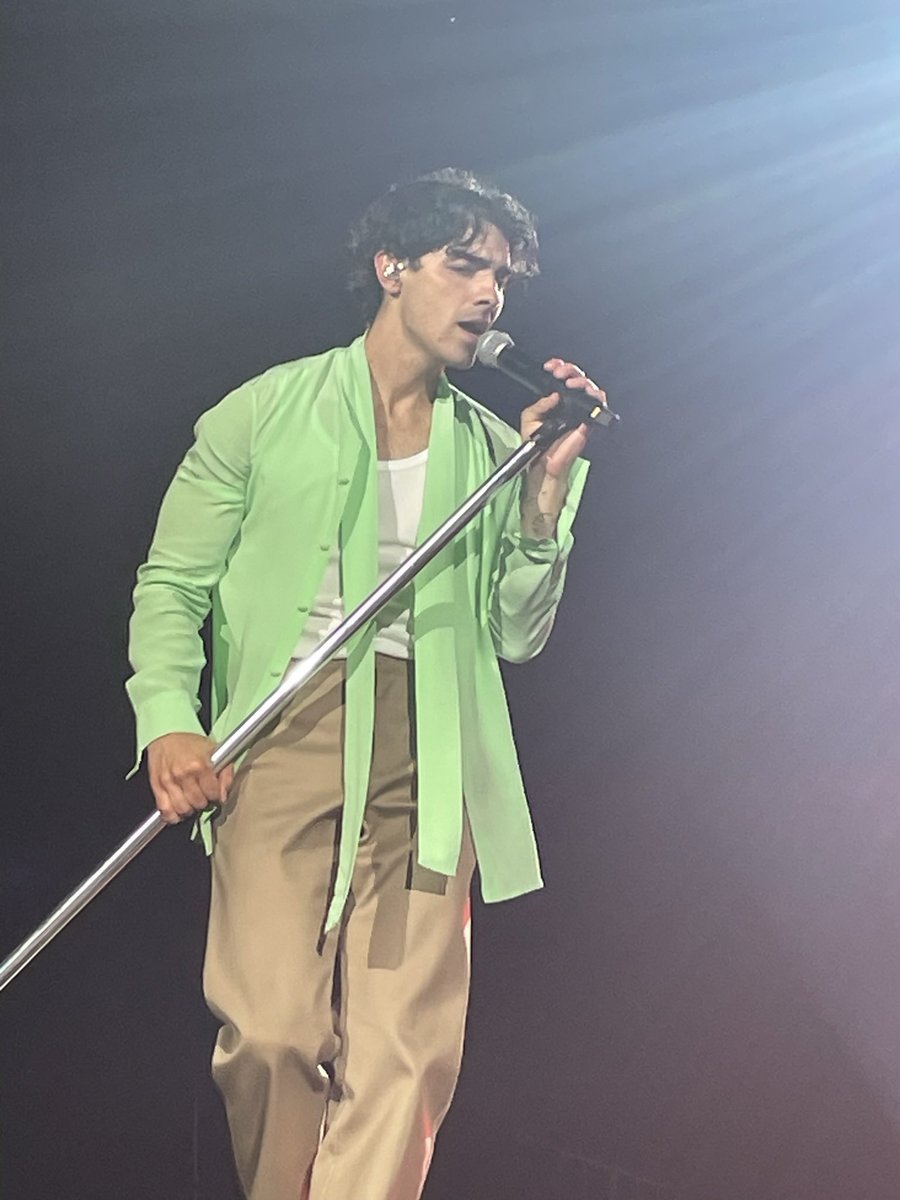 IbeliceGCH's tweet photo. I’m so proud of this pics! Jonas Brothers @ CFG Bank Arena, Baltimore. https://t.co/3KIYwIiRUd