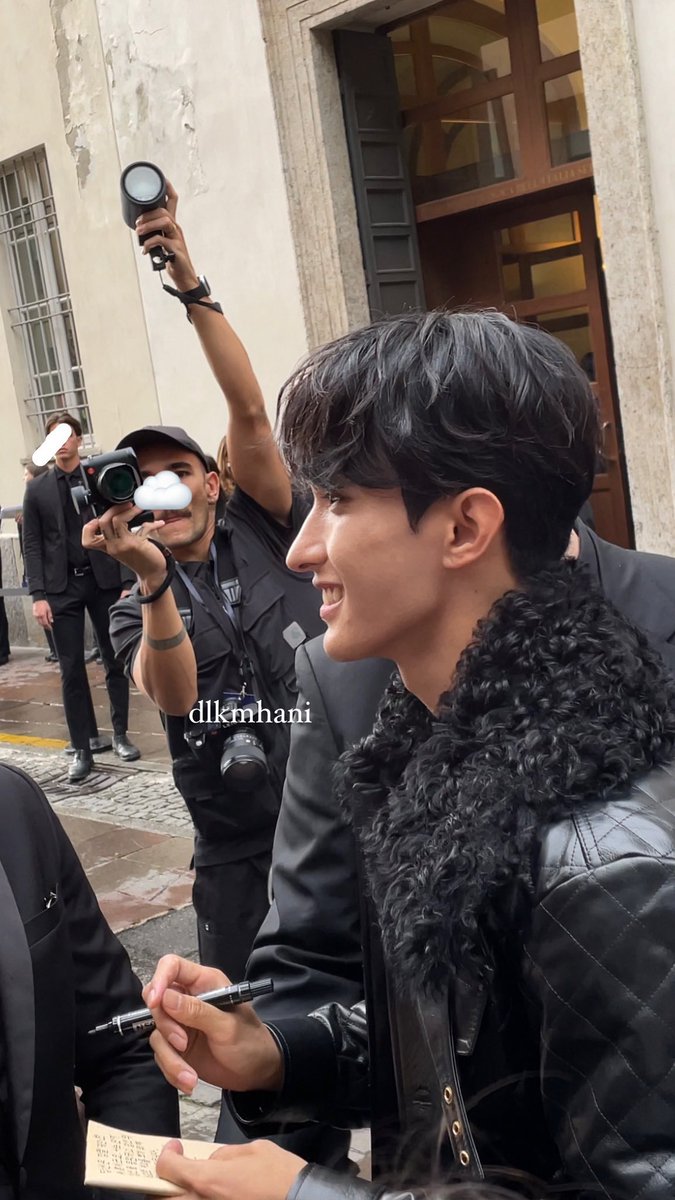 hrtcoups's tweet photo. Yall, im not kidding like DK can actually play a disney price LIKE LOOK AT HIM

@NetflixKR ARE U SEEING THIS https://t.co/LlEZ71P48s