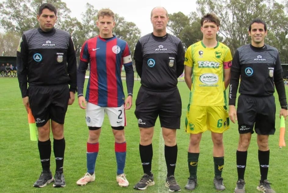 defensapasion's tweet photo. #JuvenilesLPF | ¡FINALES DE LOS PRIMEROS TIEMPOS! 🦅
🕑 ENTRETIEMPO
En La Ciudad Deportiva:
#QuintaDivision
#SanLorenzo 0 - #DefensayJusticia 0
En La Capilla:
#OctavaDivision
#DefensayJusticia 0 - #SanLorenzo 2
📸: @lacuerveria
VAMOS LOS PIBES 👊💚💛 https://t.co/0JgEjpiqD0