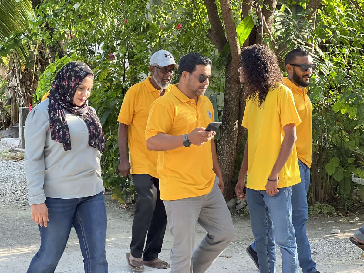 MDPFVMofficial's tweet photo. ފުވައްމުލައް ސިޓީ ދެކުނު ދާއިރާ ދޫޑިގަން އަވަށު #IbuAslam2023  #D2D  ހަރަކާތް ފޯރިއާއެކު ކުރިއަށް.
#UfaaveriAmaanRaajje 
#VoteMDP #IbuOK  3️⃣✅ https://t.co/iMc5ZMtIES