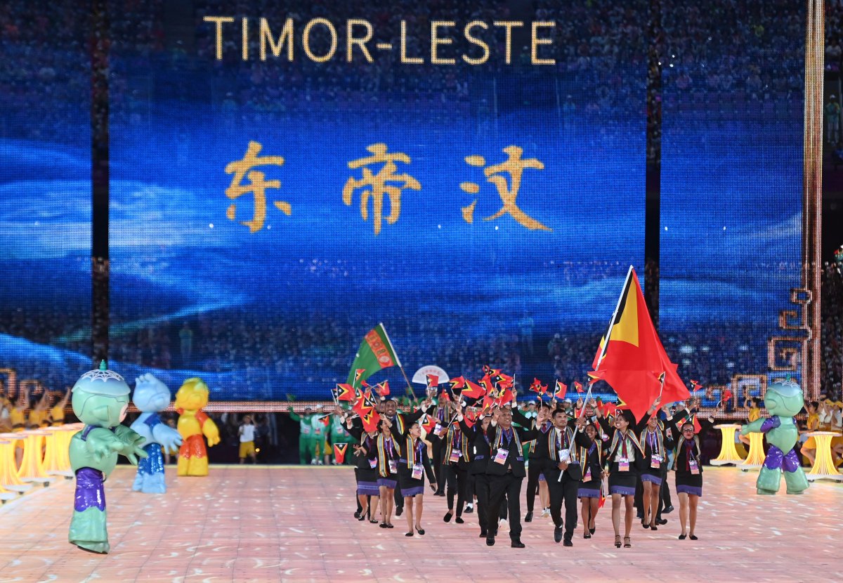 SpokespersonCHN's tweet photo. President of Syria Bashar al-Assad and his wife Asma Fawaz al-Assad, and PM of Timor-Leste Xanana Gusmão greeted their countries’ athletes at the opening ceremony of #Hangzhou #AsianGames. https://t.co/xMaZ5BVRB5