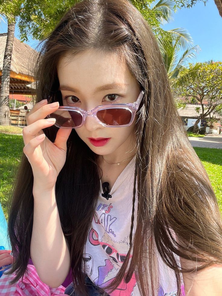 itsameliaptr's tweet photo. @starfess My No. 1 bias itu dah pasti Kim Yerim. She's my role model. Keren, kuat, cool, ceria, hidup bebas, ngajarin aku selflove, gapeduli apa kata haters. Debut diumur muda dgn banyak haters dah pasti ga mudah. Tapi dia berhasil nunjukin bakatnya. Smpai akhirnya bnyk yg sayang dia huhu https://t.co/i5jVlqTpt4