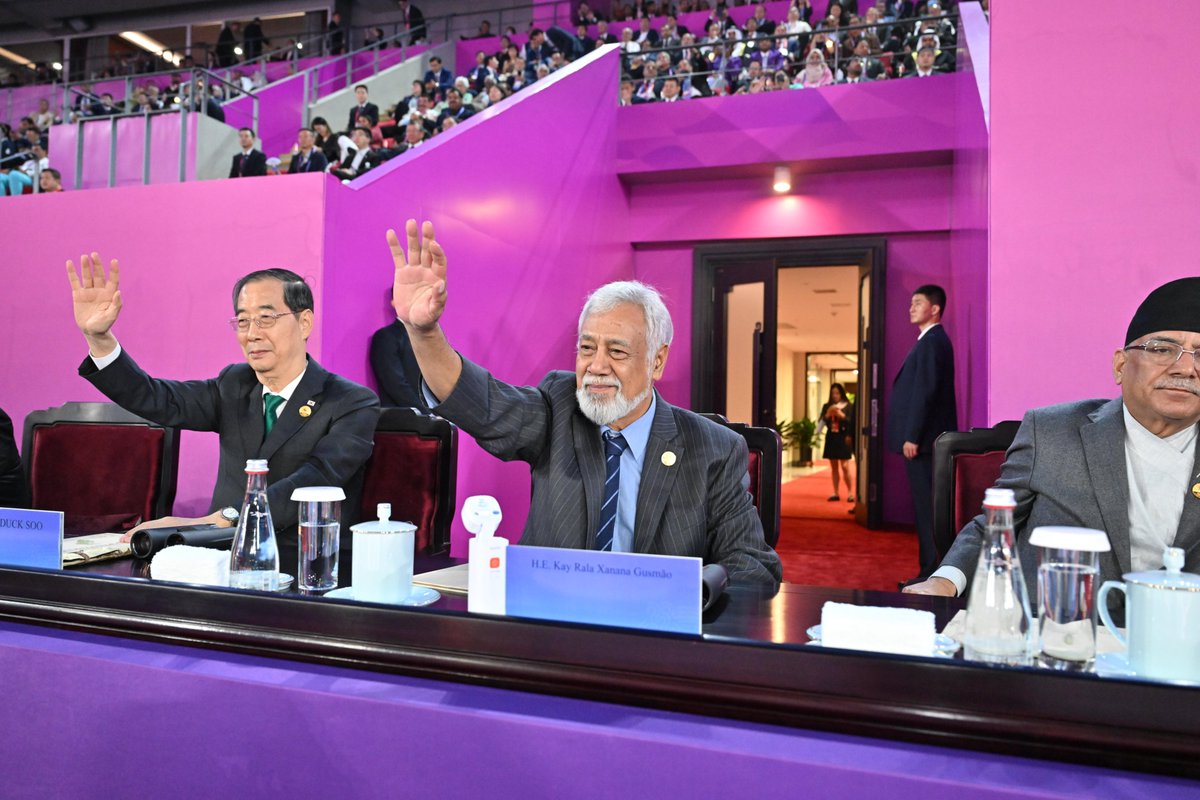 SpokespersonCHN's tweet photo. President of Syria Bashar al-Assad and his wife Asma Fawaz al-Assad, and PM of Timor-Leste Xanana Gusmão greeted their countries’ athletes at the opening ceremony of #Hangzhou #AsianGames. https://t.co/xMaZ5BVRB5