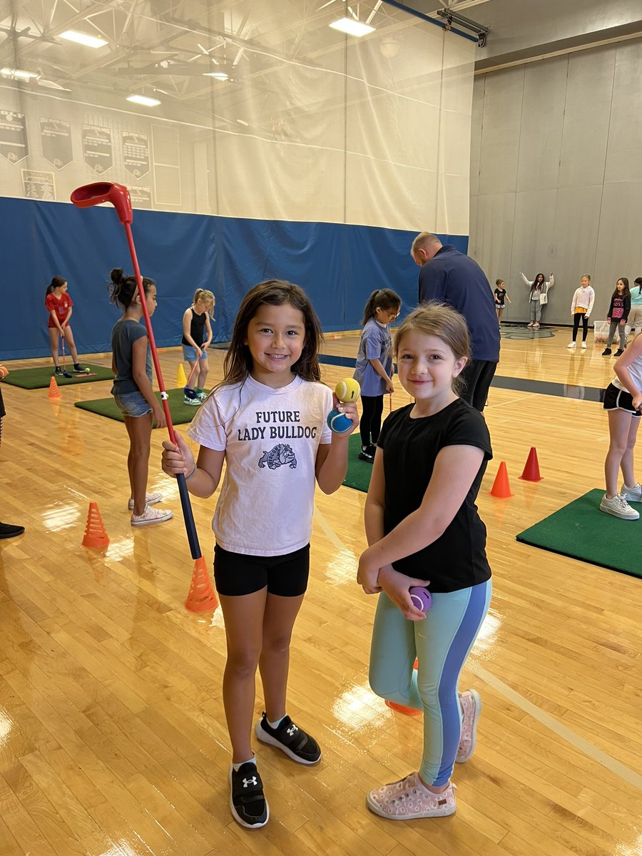 Sargent_Stars's tweet photo. The BEST day of the YEAR! @BCSDBulldogs Girls in Sports Day! Amazing turn out with 125 kiddos from grades 3-8! Couldn’t donut without our amazing coaches, teachers, security, facilities and food service staff who volunteered today! 💪🏼⭐️ https://t.co/a0s8mkyEEI