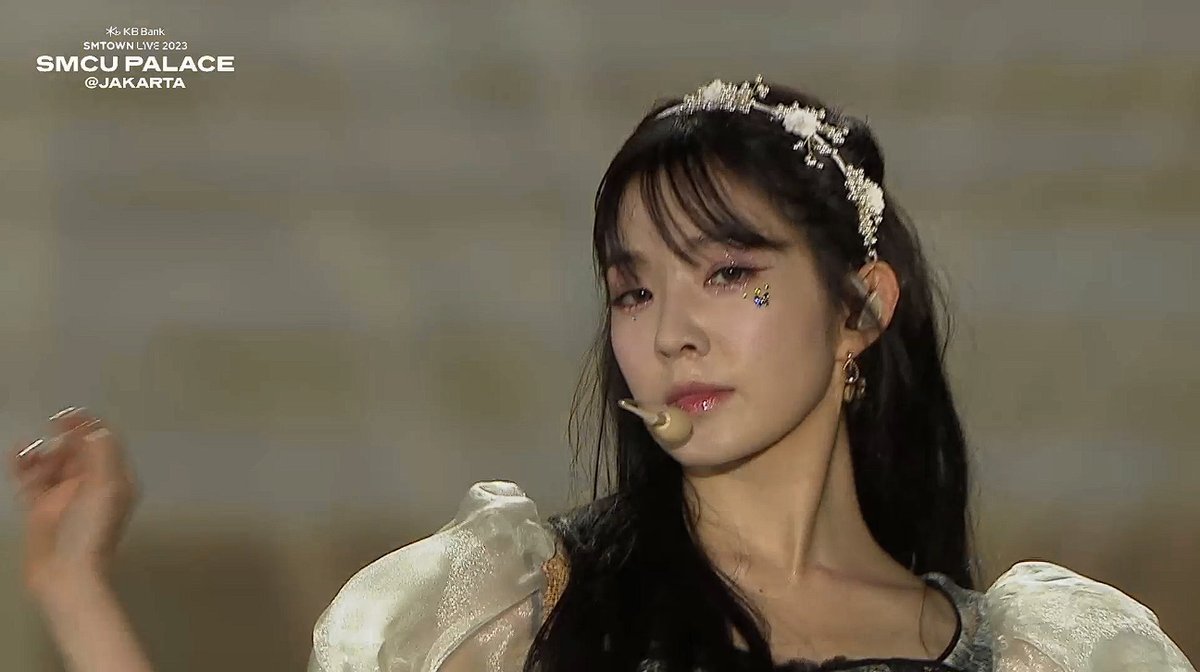 seurrene_'s tweet photo. I LOVE YOU SO MUCH IRENE https://t.co/ULeOumFZ2x