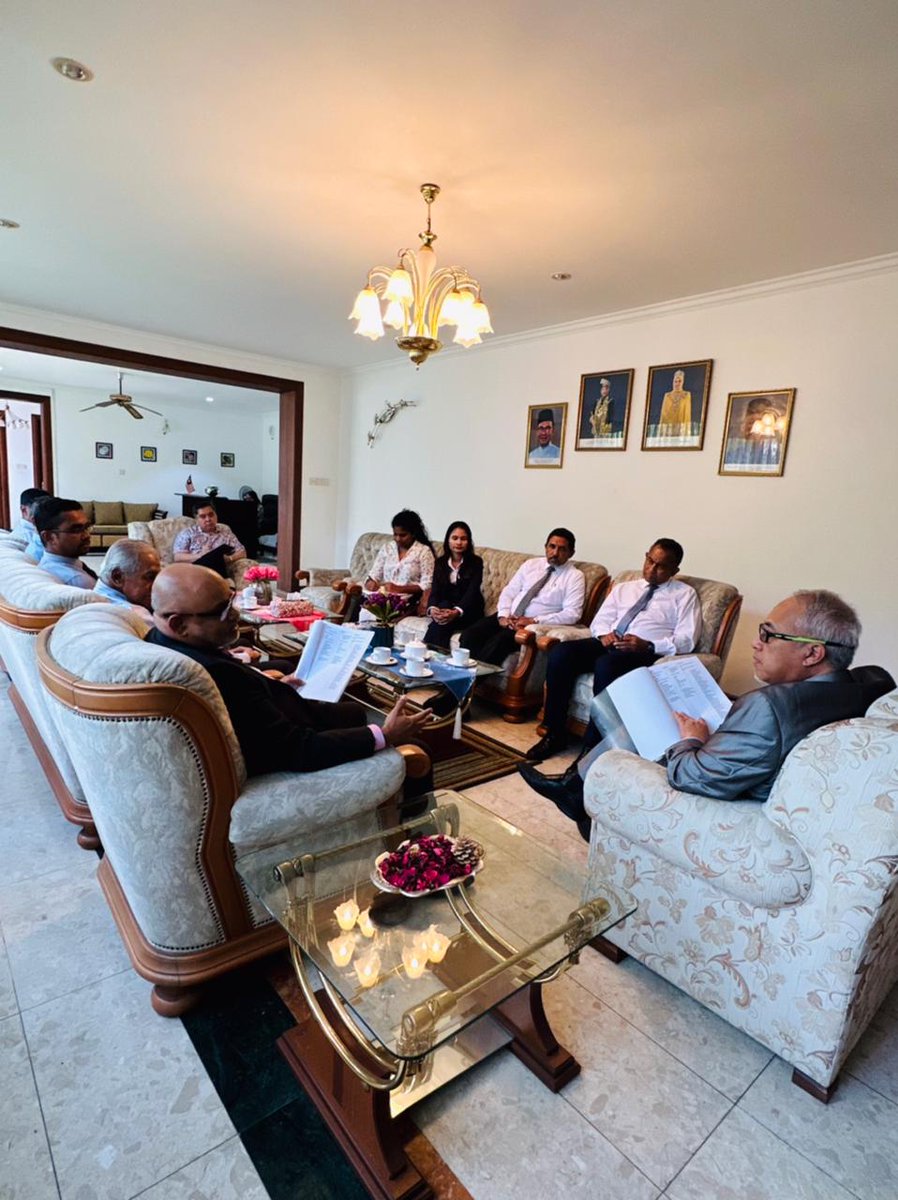 slmbcouncil's tweet photo. SLMBC Updates 2023-24 Business Plan to the Malaysian High Commissioner
#slmbc #theceylonchamberofcommerce #businesscouncil #srilanka #malaysia #trade https://t.co/xActfJkBna