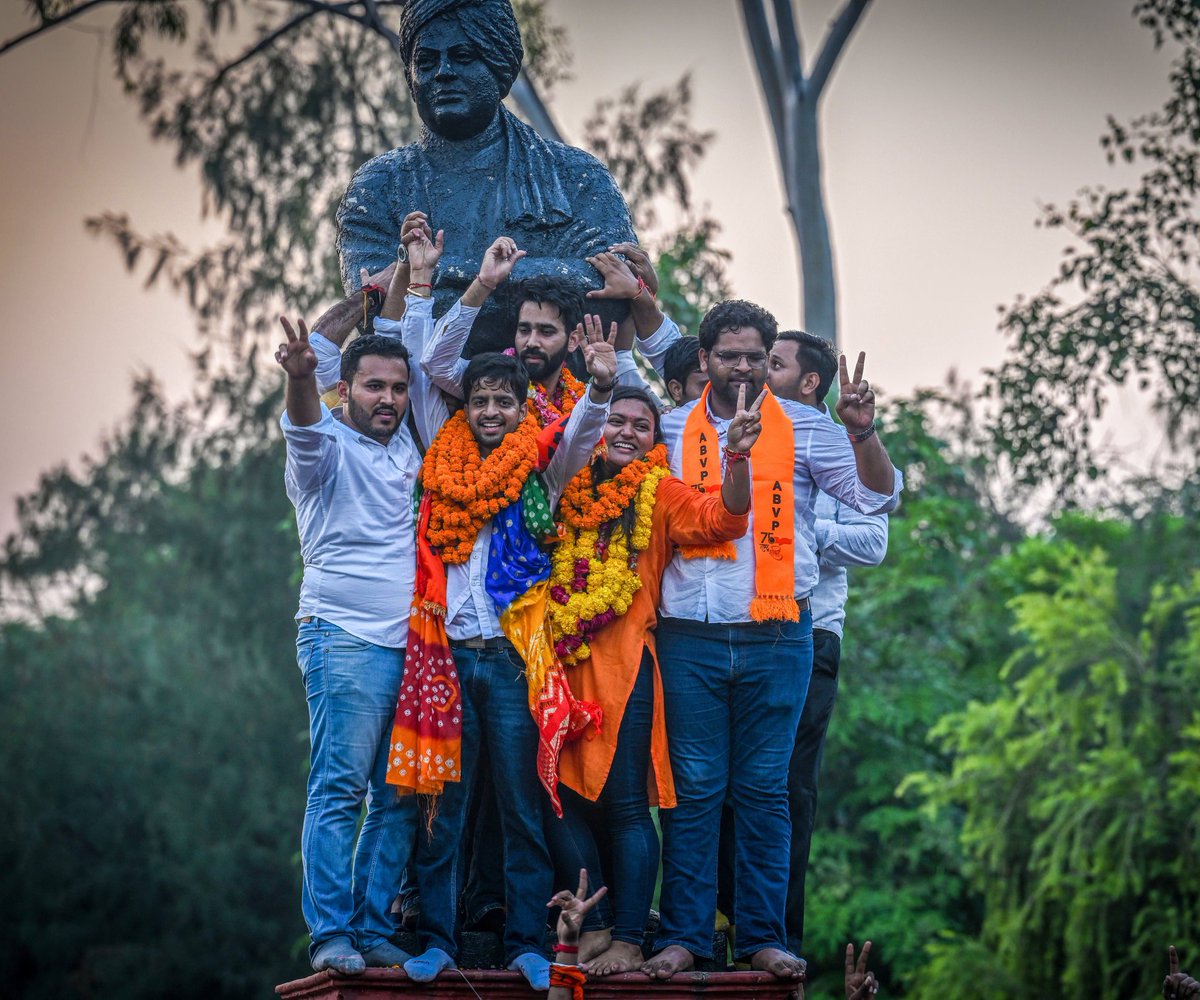 ABVPVoice's tweet photo. दिल्ली विश्वविद्यालय छात्र संघ चुनाव में अखिल भारतीय विद्यार्थी परिषद की यह जीत दिल्ली विश्वविद्यालय के छात्रों की जीत है, यह राष्ट्रीयता के रचनात्मक विचार की जीत है।

दिल्ली विश्वविद्यालय के छात्रों ने एक बार फिर धनबल, बाहुबल का प्रयोग कर गुंडागर्दी करने वालों पर करारी चोट करते हुए मौकापरस्त राजनीति को नकार कर दिल्ली विश्वविद्यालय के उज्जवल भविष्य हेतु मतदान किया है। 

अभाविप, दिल्ली विश्वविद्यालय के छात्रों के हितों के लिए आवाज उठाने और उनकी समस्याओं के समाधान हेतु संकल्पित है।

#ABVPWinsDUSU #DUSUElection2023